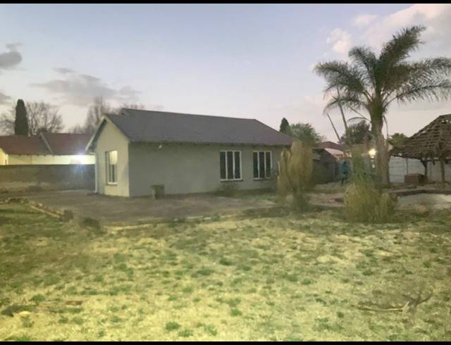 2 BEDROOM HOUSE FOR SALE IN DAWN PARK EXT